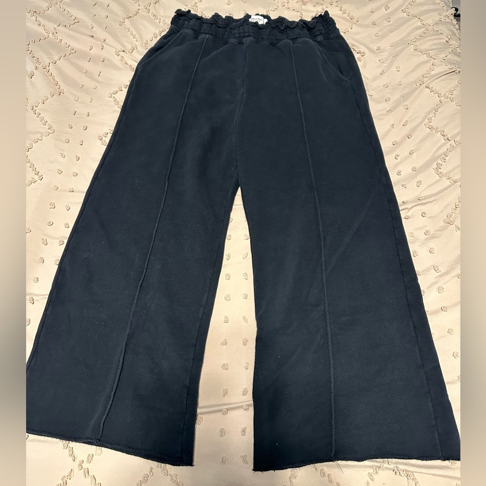 Abercrombie and Fitch cropped sweatpants
